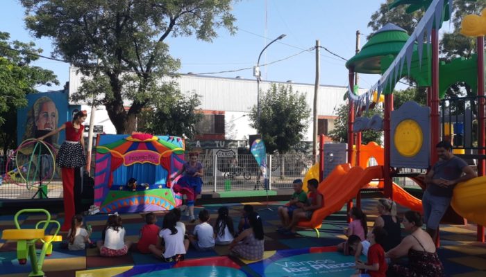 Reinauguración patio de juegos en Mataderos