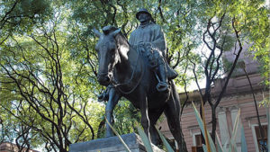 C:\Users\Liliana\Desktop\Página Liliana\Nuestro Barrio\Patrimonio histórico y Cultural\Monumento y Esculturas fotos\El Resero Monumento Histórico\el_resero3.jpg