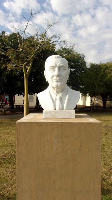 C:\Users\Liliana\Desktop\Página Liliana\Nuestro Barrio\Patrimonio histórico y Cultural\Monumento y Esculturas fotos\Ofelio Vecchio (Oreo Dal Potro, 2016, Juan B. Alberdi al 6300, Mataderos)  .JPG