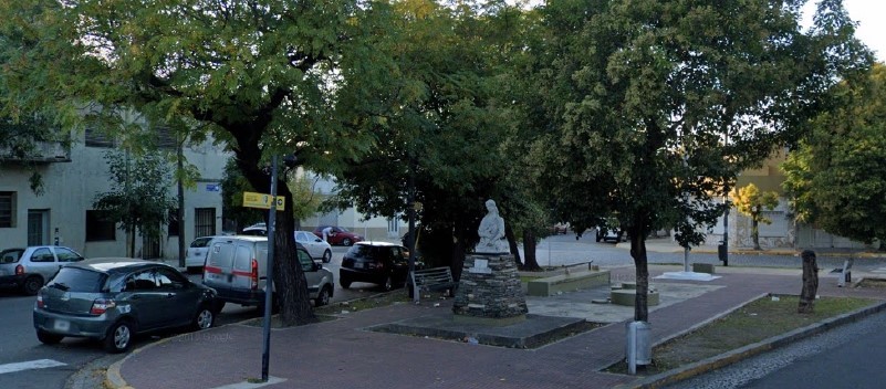 C:\Users\Liliana\Desktop\Página Liliana\Nuestro Barrio\Patrimonio histórico y Cultural\Monumento y Esculturas fotos\2557 Av. Coronel Cárdenas - Google Maps_page-0001 2.jpg
