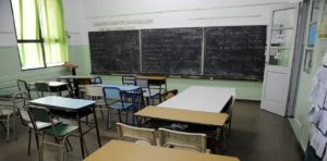 https://images.clarin.com/1969/12/31/aulas-vacias-los-alumnos-estan___H1ZPPh2YEg_1256x620__1.jpg#1585334378703