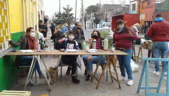Entrega de bolsones alimentarios en el Barrio Cildañez