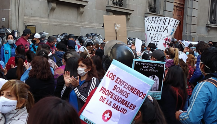 En el Día de la Sanidad represión policial a enfermeras y enfermeros
