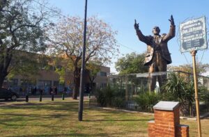 C:\Users\Liliana\Desktop\Página Liliana\Notas\Sin subir\Plaza Saavedra Lamas 2.jpg