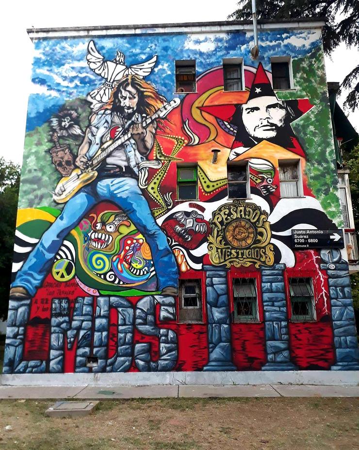 C:\Users\Liliana\Desktop\Revista\Revista 2019\Revista Abril 2019\La Renga\Mural en Barrio Los Perales.jpg