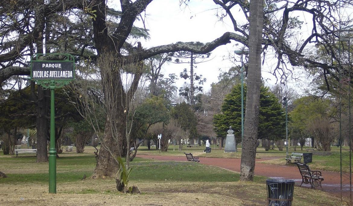 C:\Users\Liliana\Desktop\Revista y radio administración\Parque Avellaneda 2.jpg