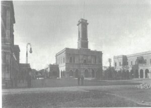 C:\Users\Liliana\Desktop\Página Liliana\Nuestro Barrio\Su historia\Fotografías\Mercado de Hacienda y casco histórico\Edificios Adm mercado de hacienda06022021.jpg