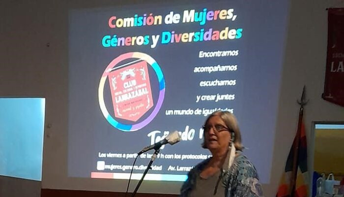 Encuentro sobre la Ley Micaela en el Club Larrazábal