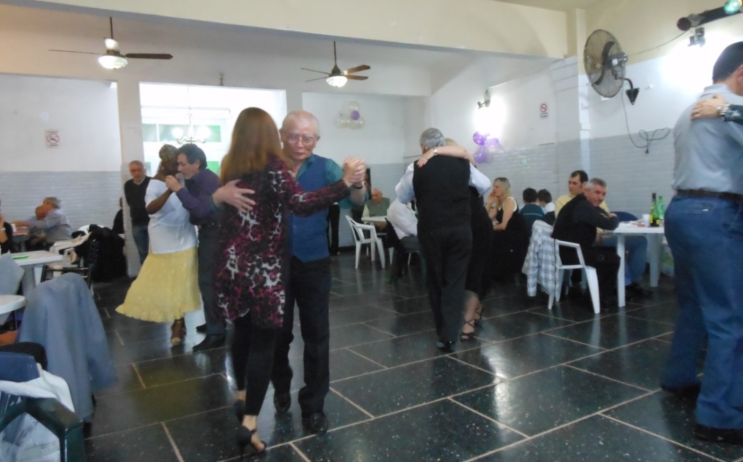 C:\Users\Liliana\Desktop\Revista abril 2021\Asociación Vecinal alberdi y Biblioteca\Milonga 2.jpg