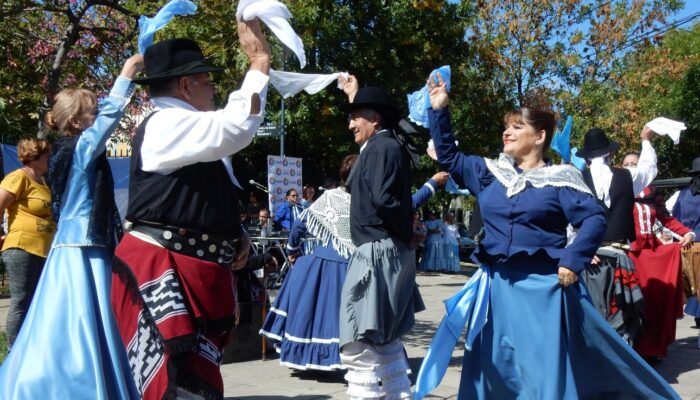 Becas para capacitación de bailarines y bailarinas folklóricas