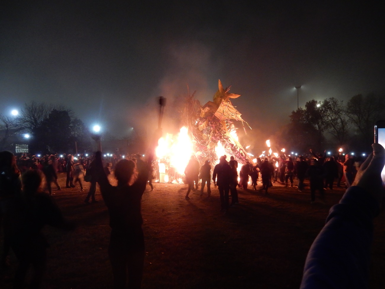 C:\Users\Liliana\Desktop\Revista\Revista 2019\Revista junio 2019\Fogata San Pedro y San Pablo\Fogata fotos para elegir\Fogata 097.jpg