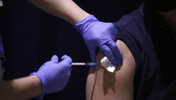 COVID-19 Vacunación de personas mayores de 45 años