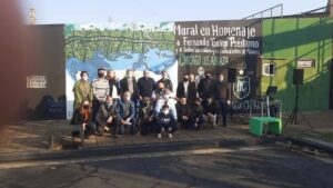 Puede ser una imagen de 1 persona, de pie y al aire libre