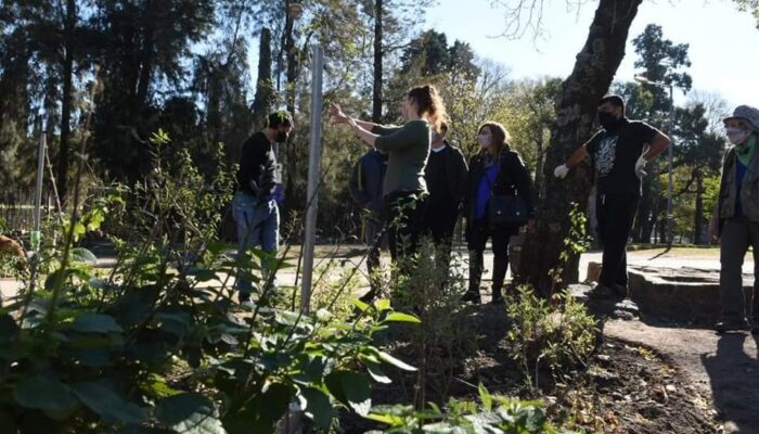 Plantación de especies nativas en Parque Avellaneda