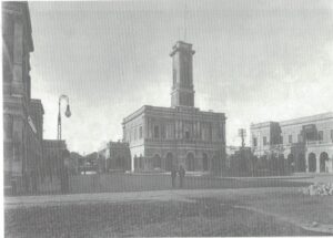 C:\Users\Liliana\Desktop\Página Liliana\Nuestro Barrio\Su historia\Fotografías\Mercado de Hacienda y casco histórico\Edificios Adm mercado de hacienda06022021.jpg