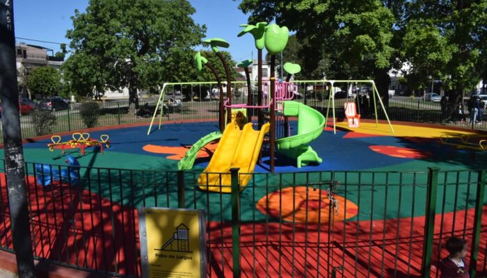 Fue renovado el Patio de juegos de la Plaza Onésimo Leguizamón