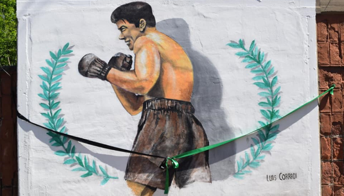 Mural en homenaje a Justo Suárez