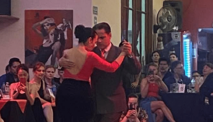 Bailar tango. Contenernos, abrazarnos y pasar un lindo momento, juntos