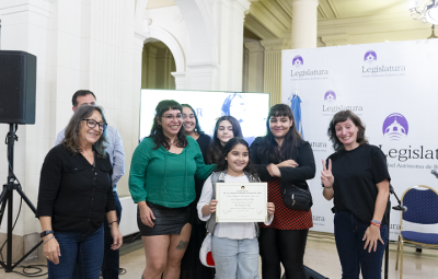 La Legislatura entregó su diploma a una radio de Mataderos