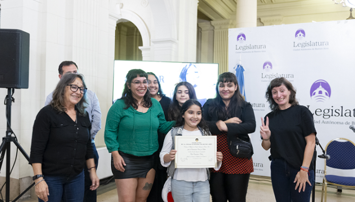 La Legislatura entregó su diploma a una radio de Mataderos