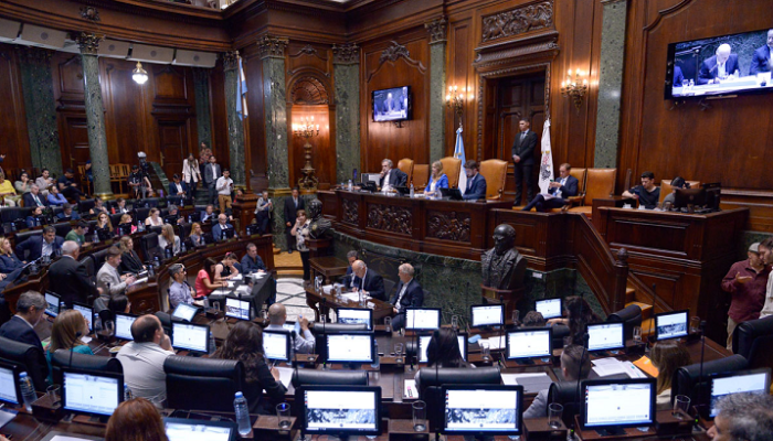 La Legislatura en Noviembre: Ley de enfermería, Audiencias públicas y visita de Grindetti