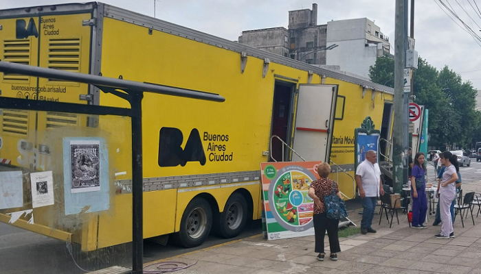 Unidad Sanitaria Móvil del gobierno de la Ciudad en Mataderos