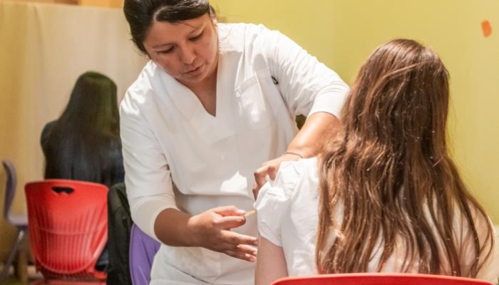 Avanza el proceso de vacunación contra el dengue en la Ciudad