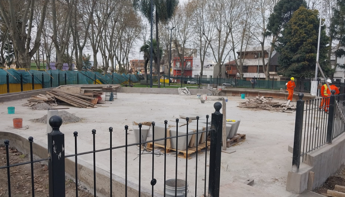 Continúan los trabajos de puesta en valor de la plaza Olivera