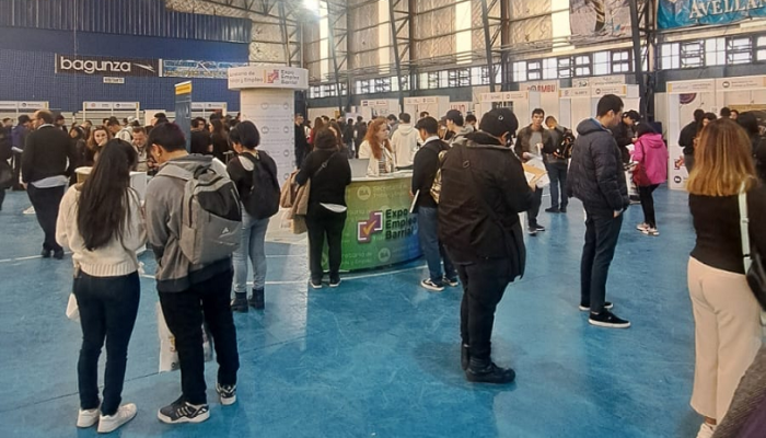 Expo Empleo Barrial tuvo lugar en el Club Alvear de la Comuna 9