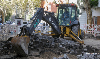 Se realiza el readoquinado de un sector de la calle José León Suárez