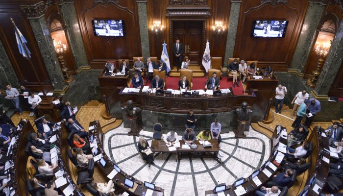 Primera sesión de la Legislatura. Designación de funcionarios y conmemoraciones