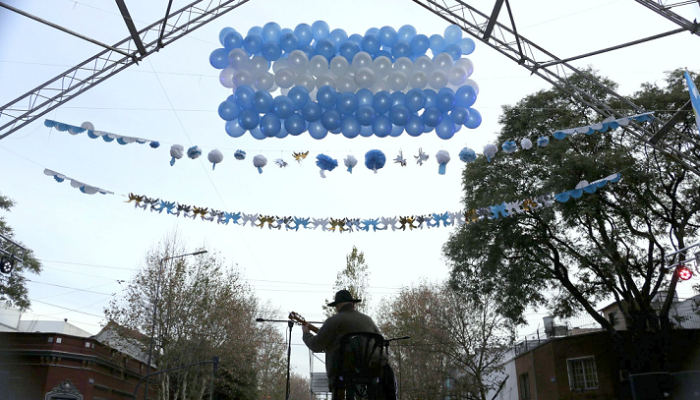 Celebración del Día de la Bandera en la Feria de Mataderos