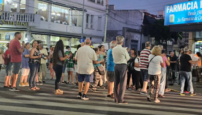 Protesta en Mataderos contra el DNU 70/2023 y la Ley Ómnibus