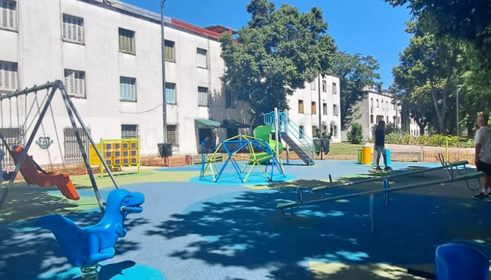 Inauguración de patio de juegos y tala de árboles en Los Perales