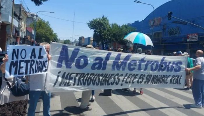Obra Metrobus Alberdi Directorio Bruix. Comunicado de los amparantes