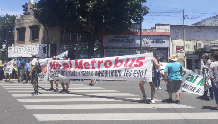 Siguen las manifestaciones contra el Metrobus Alberdi Directorio