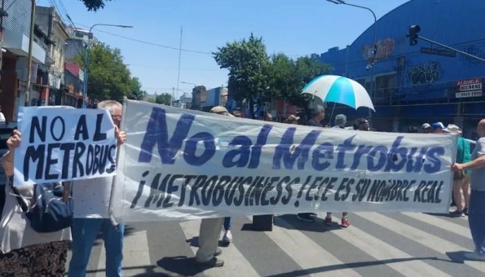 Nuevas protestas contra el Metrobus Alberdi Directorio