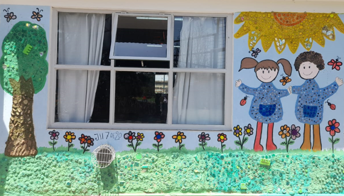 Murales ambientales en escuelas con la participación de estudiantes y docentes
