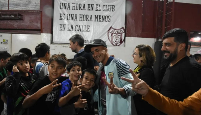El Ministro Lammers visitó los clubes Lamadrid y Cárdenas de Mataderos