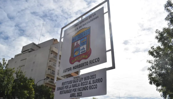 El emblema de Mataderos ha vuelto al sitio de donde nunca debió haber salido