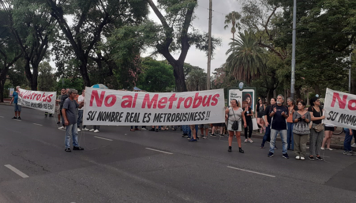Siguen las protestas vecinales contra el Metrobus Alberdi Directorio