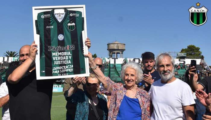 Nueva Chicago homenajeó a las Abuelas de Plaza de Mayo