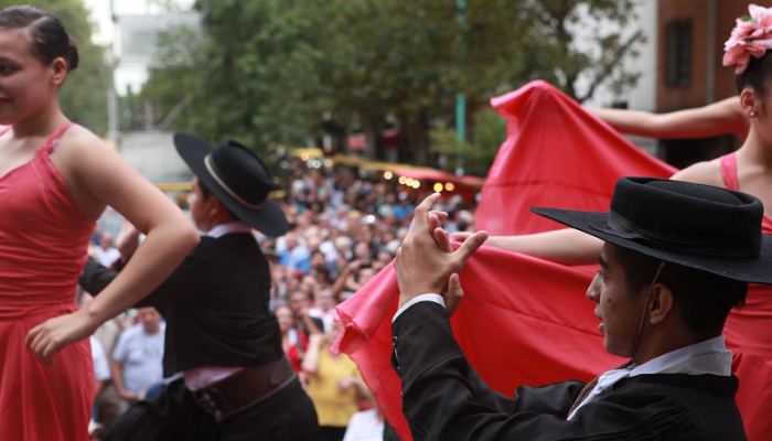 Celebración del 25 de mayo en la Feria de Mataderos
