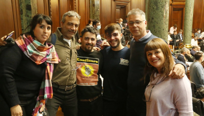 Se aprobó la ley que declara sitio histórico, bar notable y patrimonio cultural a Yiyo el Zeneize