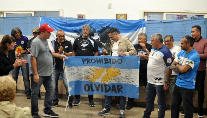 Homenaje a combatientes de Malvinas en el club Sol de Mayo