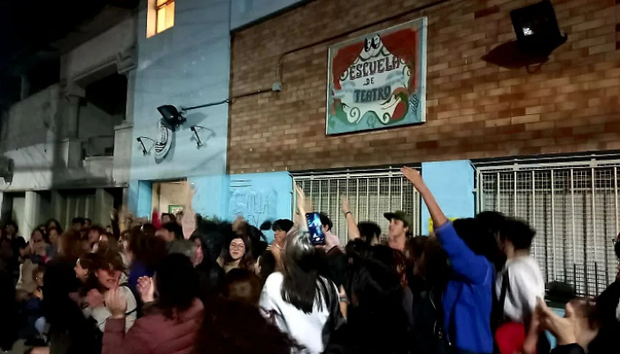 Denuncias y protestas en escuelas de la Comuna 9