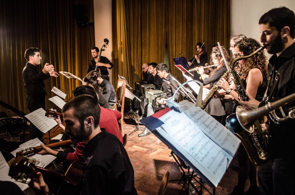 C:\Users\Liliana\Desktop\Página Liliana\Notas\Orquesta.jpg