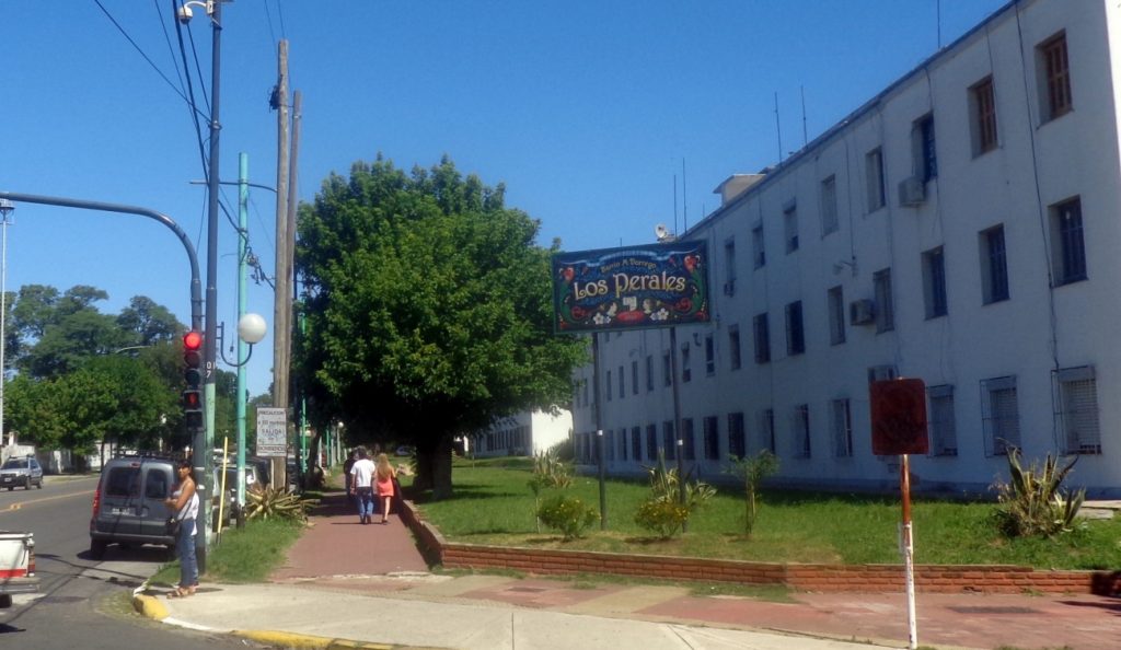 C:\Users\Liliana\Desktop\Página Liliana\Notas\Sin subir\Barrio_Los_Perales_2014.jpg