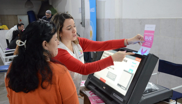 Capacitaciones sobre el funcionamiento de la boleta única electrónica