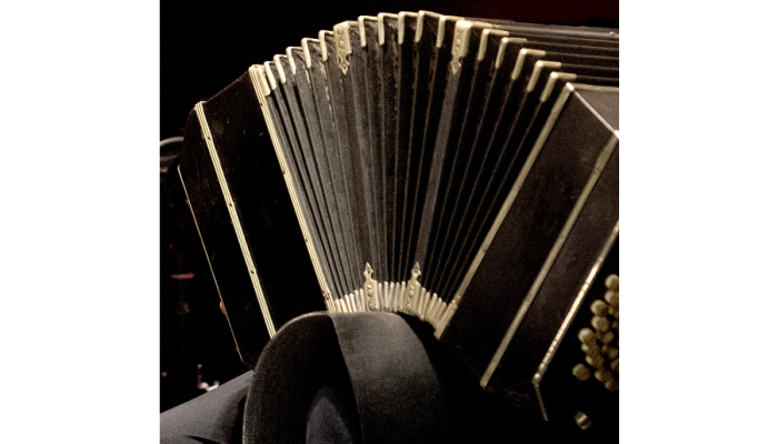 Milonga en El Plata, en el hall, con entrada libre y gratuita
